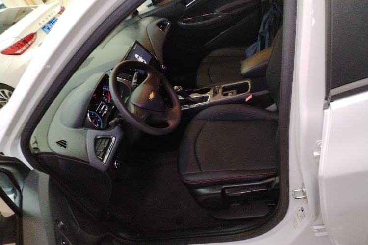 Used Chevrolet Cruze 2017 1.5L Automatic Pioneer Sunroof Edition Driver Seat