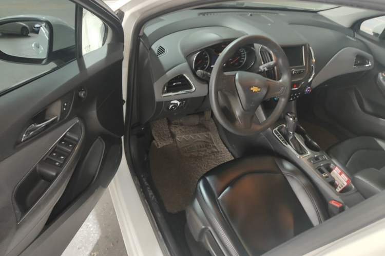 Used Chevrolet Cruze 2017 1.5L Automatic Pioneer Sunroof Edition Driver Seat