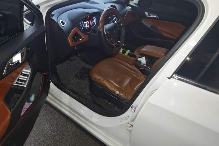 Used Chevrolet Cruze 2017 1.5L Automatic Pioneer Sunroof Edition Driver Seat