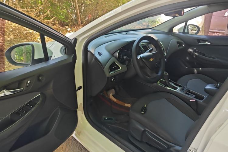 Used Chevrolet Cruze 2017 1.5L Automatic Pioneer Sunroof Edition Driver Seat