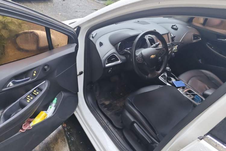 Used Chevrolet Cruze 2017 1.5L Automatic Pioneer Sunroof Edition Driver Seat