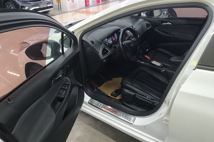 Used Chevrolet Cruze 2017 1.5L Automatic Pioneer Sunroof Edition Driver Seat