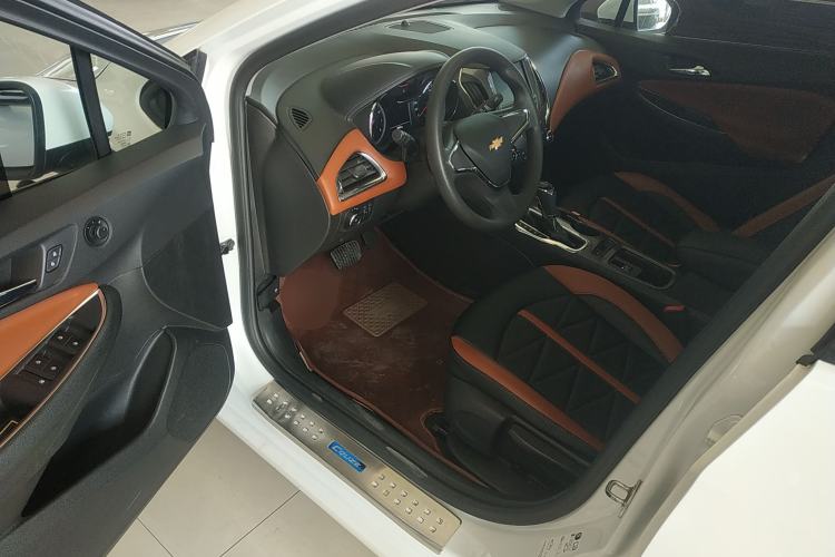 Used Chevrolet Cruze 2017 1.5L Automatic Pioneer Sunroof Edition Driver Seat