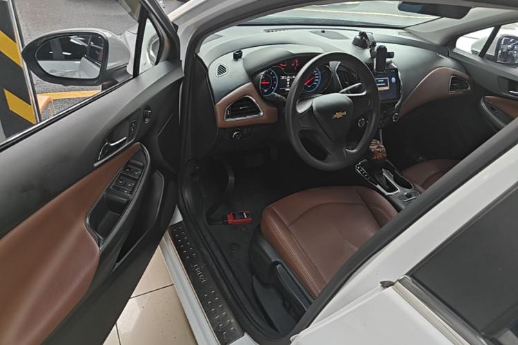 Used Chevrolet Cruze 2017 1.5L Automatic Pioneer Sunroof Edition Driver Seat