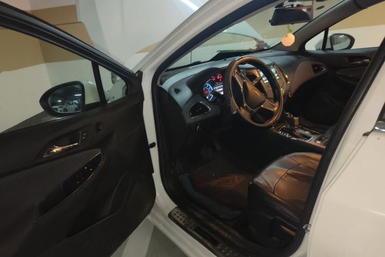 Used Chevrolet Cruze 2017 1.5L Automatic Pioneer Sunroof Edition Driver Seat