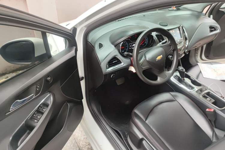 Used Chevrolet Cruze 2017 1.5L Automatic Pioneer Sunroof Edition Driver Seat