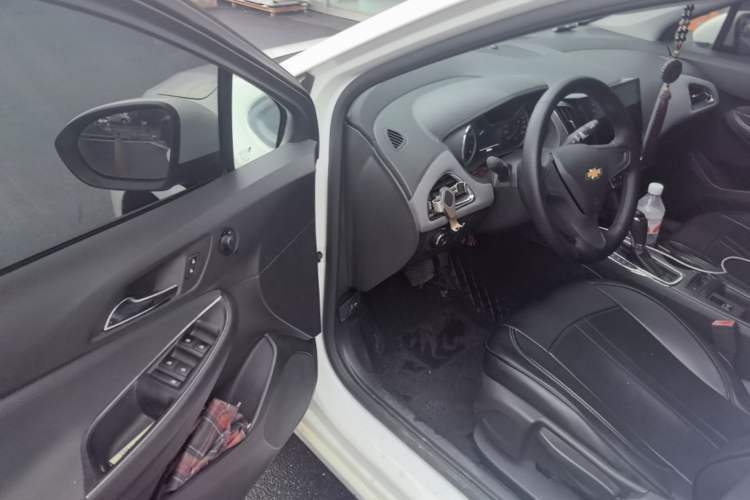 Used Chevrolet Cruze 2017 1.5L Automatic Pioneer Sunroof Edition Driver Seat