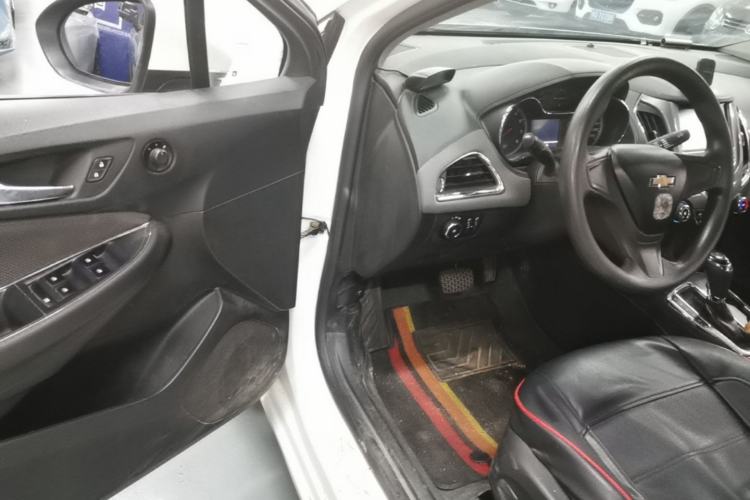 Used Chevrolet Cruze 2017 1.5L Automatic Pioneer Sunroof Edition Driver Seat