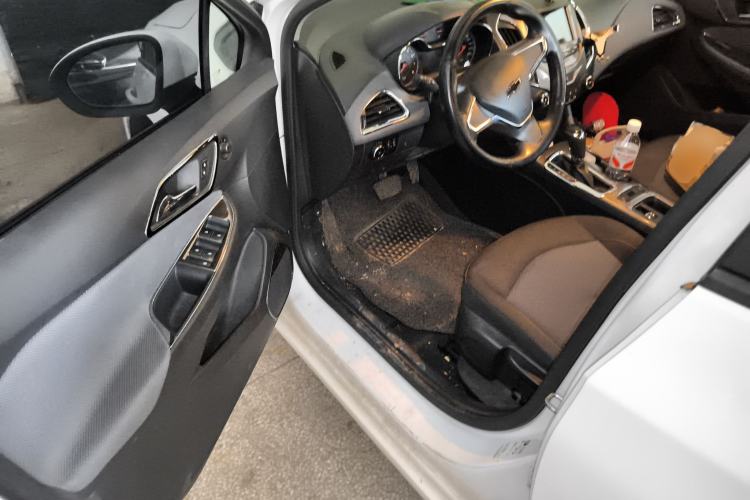 Used Chevrolet Cruze 2017 1.5L Automatic Pioneer Sunroof Edition Driver Seat