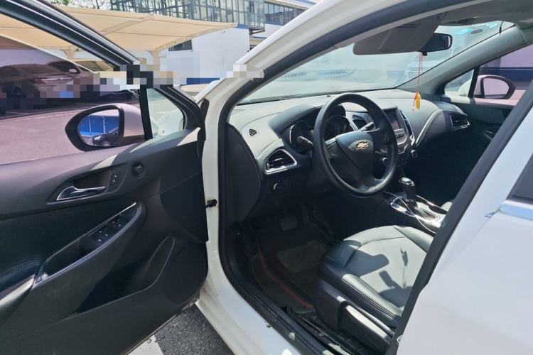 Used Chevrolet Cruze 2017 1.5L Automatic Pioneer Sunroof Edition Driver Seat