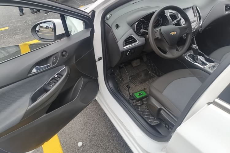 Used Chevrolet Cruze 2017 1.5L Automatic Pioneer Sunroof Edition Driver Seat