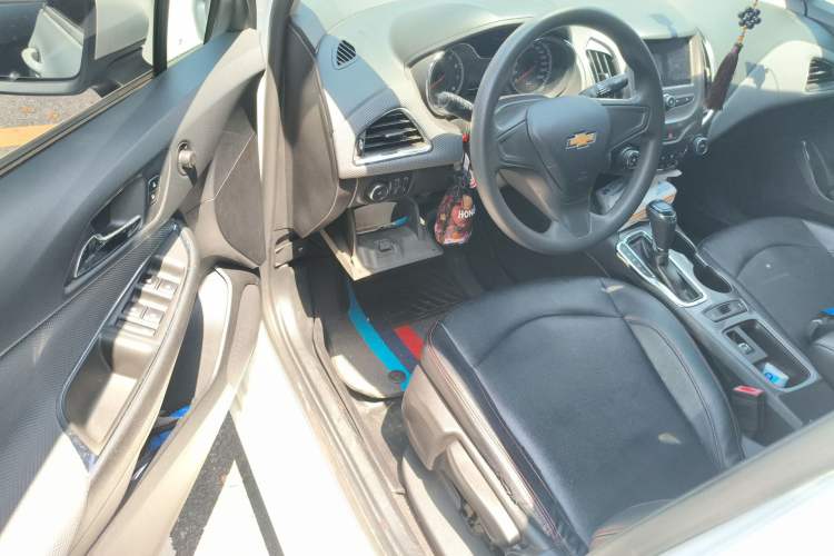 Used Chevrolet Cruze 2017 1.5L Automatic Pioneer Sunroof Edition Driver Seat