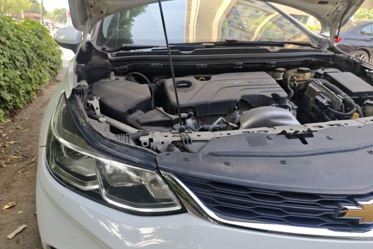 Used Chevrolet Cruze 2017 1.5L Automatic Pioneer Sunroof Edition Engine Bay Right
