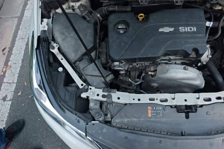 Used Chevrolet Cruze 2017 1.5L Manual Xuanfeng Edition Engine Bay Right
