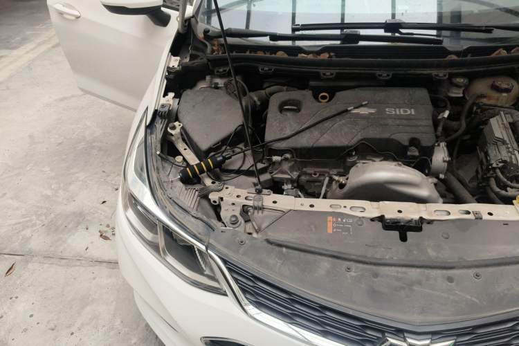 Used Chevrolet Cruze 2017 1.5L Hatchback Automatic Pioneer Sunroof Edition Engine Bay Right