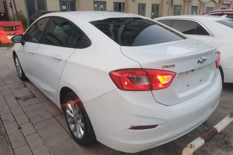 Used Chevrolet Cruze 2017 1.5L Automatic Pioneer Sunroof Edition Exterior 2