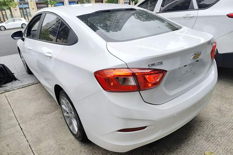 Used Chevrolet Cruze 2017 1.5L Automatic Pioneer Sunroof Edition Exterior 2