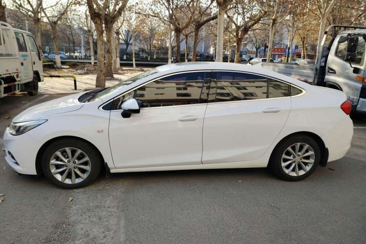 Used Chevrolet Cruze 2017 1.5L Automatic Pioneer Sunroof Edition Exterior 3