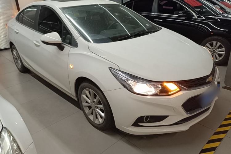 Used Chevrolet Cruze 2017 1.5L Manual Xuanfeng Edition Front Right 45 Deg