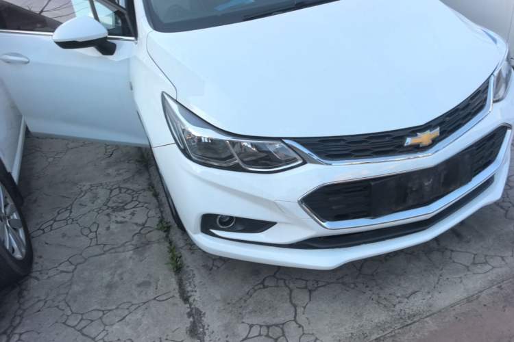Used Chevrolet Cruze 2017 1.5L Manual Xuanfeng Edition Front Right 45 Deg