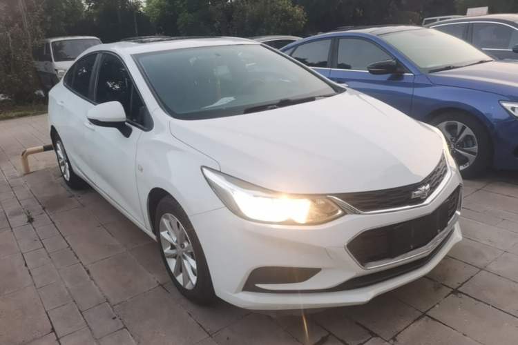 Used Chevrolet Cruze 2017 1.5L Automatic Pioneer Sunroof Edition Front Right 45 Deg