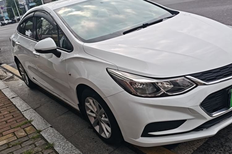 Used Chevrolet Cruze 2017 1.5L Automatic Pioneer Sunroof Edition Front Right 45 Deg