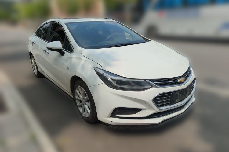Used Chevrolet Cruze 2017 1.5L Automatic Pioneer Sunroof Edition Front Right 45 Deg