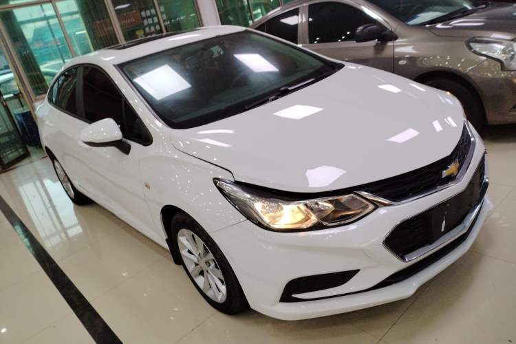 Used Chevrolet Cruze 2017 1.5L Automatic Pioneer Sunroof Edition Front Right 45 Deg