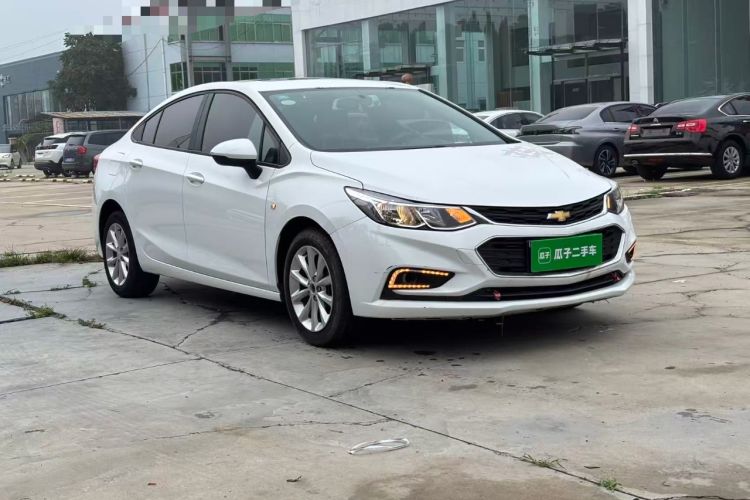 Used Chevrolet Cruze 2017 1.5L Automatic Pioneer Sunroof Edition Front Right 45 Deg