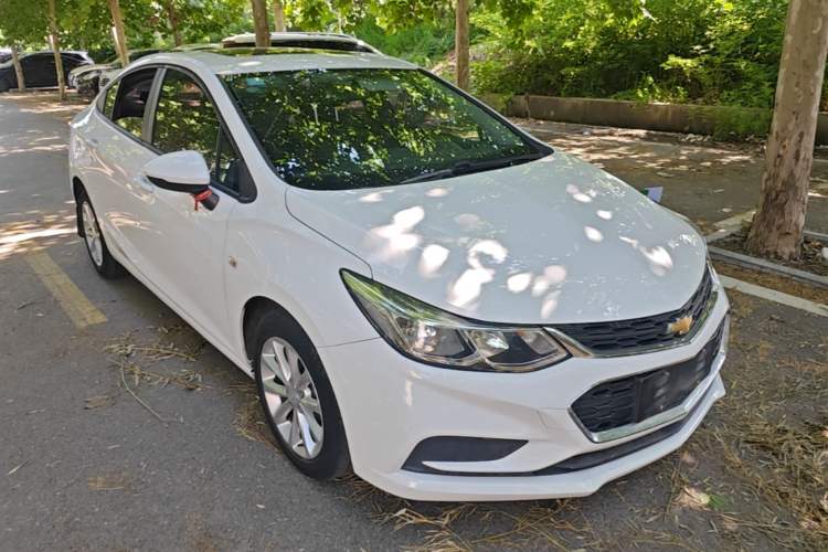 Used Chevrolet Cruze 2017 1.5L Automatic Pioneer Sunroof Edition Front Right 45 Deg