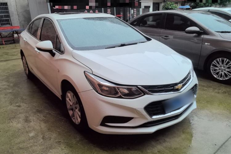 Used Chevrolet Cruze 2017 1.5L Automatic Pioneer Sunroof Edition Front Right 45 Deg
