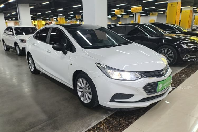 Used Chevrolet Cruze 2017 1.5L Automatic Pioneer Sunroof Edition Front Right 45 Deg
