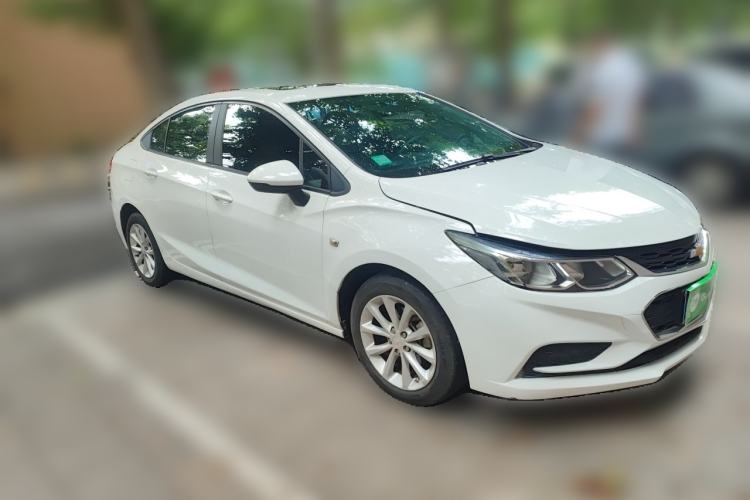 Used Chevrolet Cruze 2017 1.5L Automatic Pioneer Sunroof Edition Front Right 45 Deg