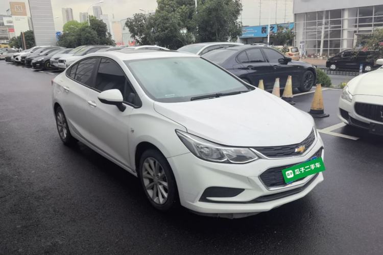 Used Chevrolet Cruze 2017 1.5L Automatic Pioneer Sunroof Edition Front Right 45 Deg