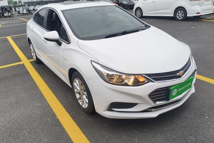 Used Chevrolet Cruze 2017 1.5L Automatic Pioneer Sunroof Edition Front Right 45 Deg