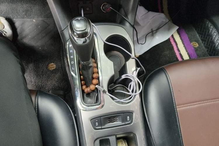 Used Chevrolet Cruze 2017 1.5L Automatic Pioneer Sunroof Edition Gear Lever