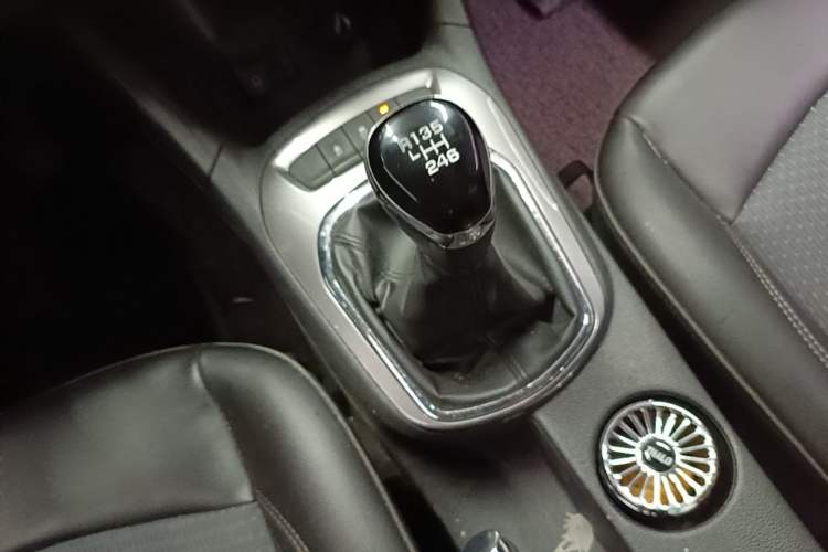 Used Chevrolet Cruze 2017 1.5L Manual Xuanfeng Edition Gear Lever