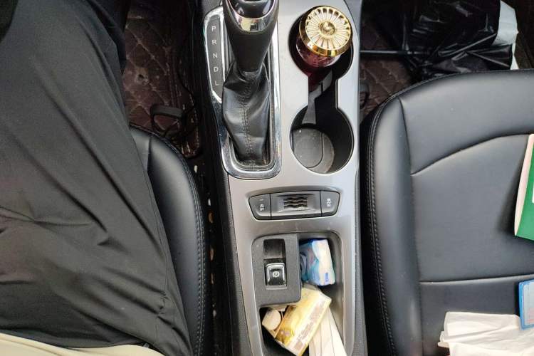 Used Chevrolet Cruze 2017 1.5L Automatic Pioneer Sunroof Edition Gear Lever