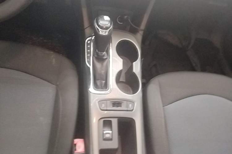 Used Chevrolet Cruze 2017 1.5L Automatic Pioneer Sunroof Edition Gear Lever