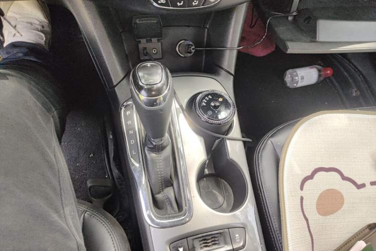 Used Chevrolet Cruze 2017 1.5L Automatic Pioneer Sunroof Edition Gear Lever