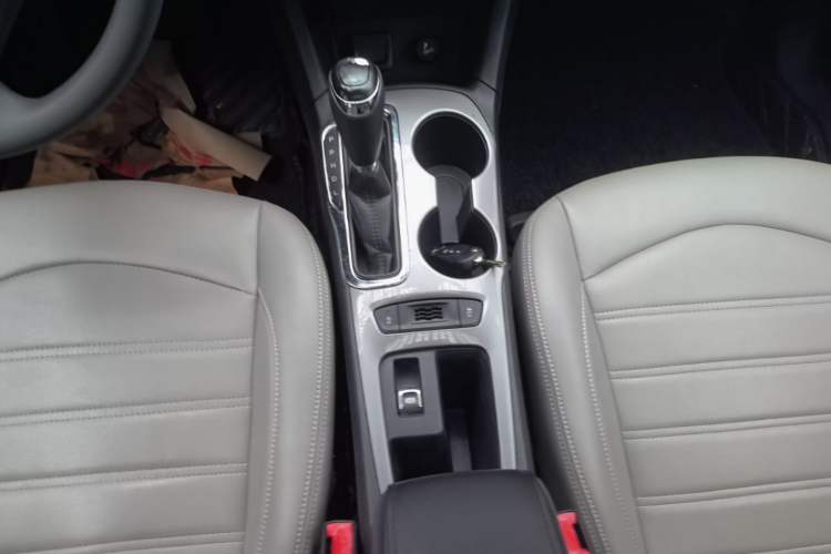 Used Chevrolet Cruze 2017 1.5L Automatic Pioneer Sunroof Edition Gear Lever