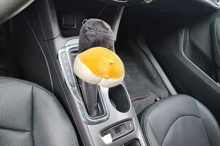 Used Chevrolet Cruze 2017 1.5L Automatic Pioneer Sunroof Edition Gear Lever