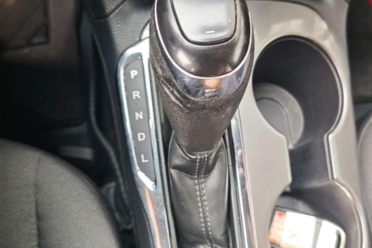 Used Chevrolet Cruze 2017 1.5L Automatic Pioneer Sunroof Edition Gear Lever