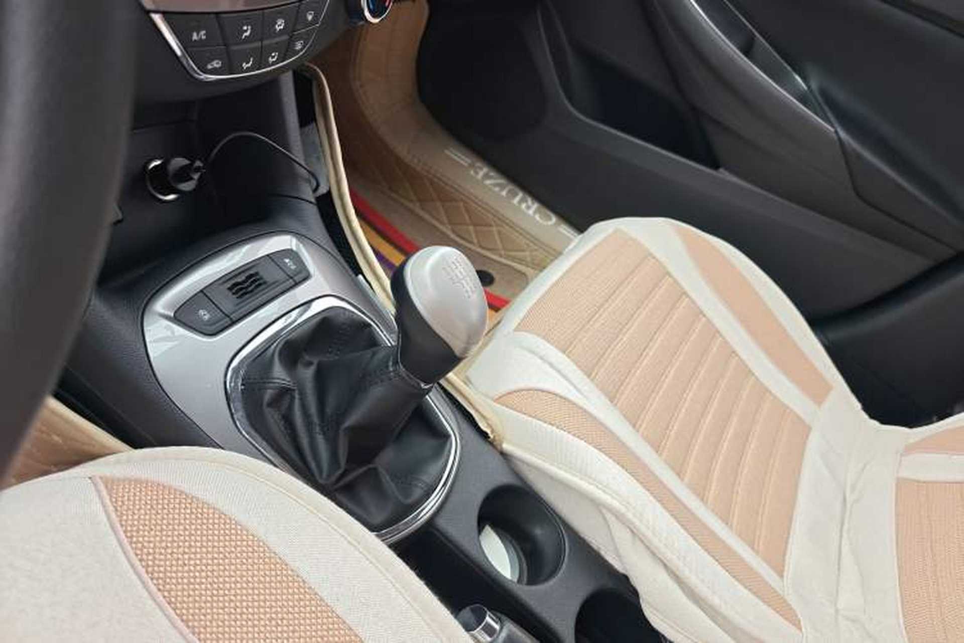 Used Chevrolet Cruze 2017 1.5L Manual Pioneer Edition Gear Lever