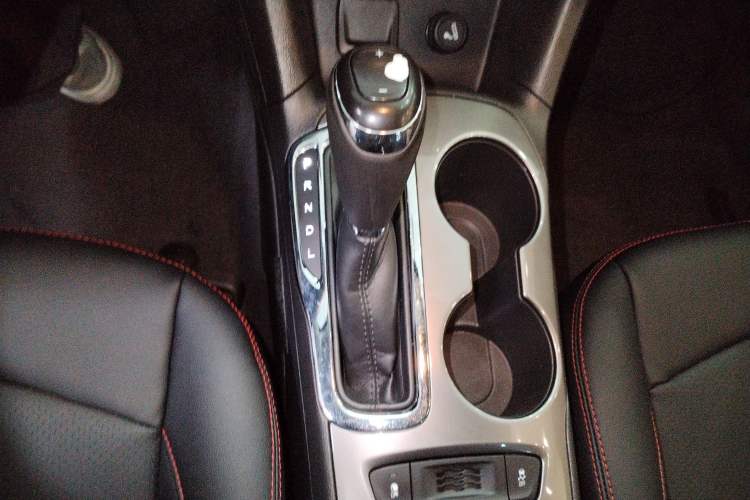 Used Chevrolet Cruze 2017 1.5L Automatic Pioneer Sunroof Edition Gear Lever