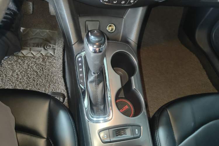 Used Chevrolet Cruze 2017 1.5L Automatic Pioneer Sunroof Edition Gear Lever