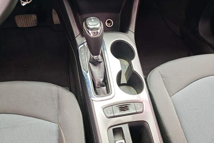 Used Chevrolet Cruze 2017 1.5L Automatic Pioneer Sunroof Edition Gear Lever