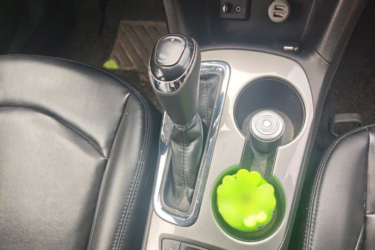 Used Chevrolet Cruze 2017 1.5L Automatic Pioneer Sunroof Edition Gear Lever