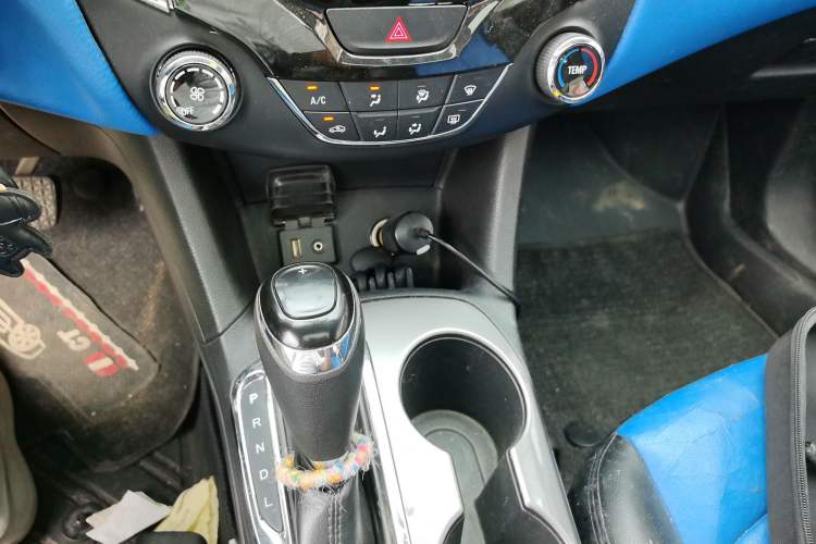 Used Chevrolet Cruze 2017 1.5L Automatic Pioneer Sunroof Edition Gear Lever
