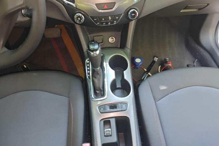 Used Chevrolet Cruze 2017 1.5L Automatic Pioneer Sunroof Edition Gear Lever